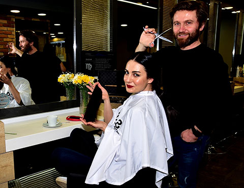 Özlem Yılmaz... KANSER SAVAŞÇILARI İÇİN SAÇINI BAĞIŞLADI!