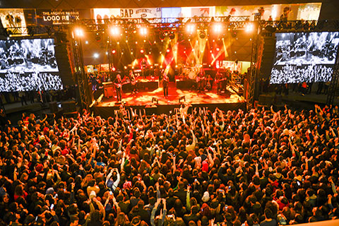 Teoman... 15 BİN KİŞİYE KONSER!