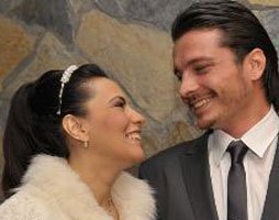 Yeşim Salkım-Hakan Eratik... "KÖPEK ÇİFTLİĞİNDE EVLENDİLER!