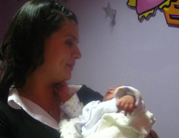 Son Dakika / Açelya Akkoyun?  BAYILMADAN CANLI CANLI SEZERYANLA DOĞURDU?