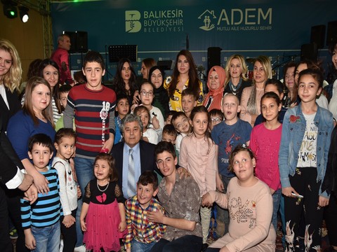 Parıltı Görmeyen Çocuklara Destek Derneği... EBRU YAŞAR RÜZGARI ESTİ!..