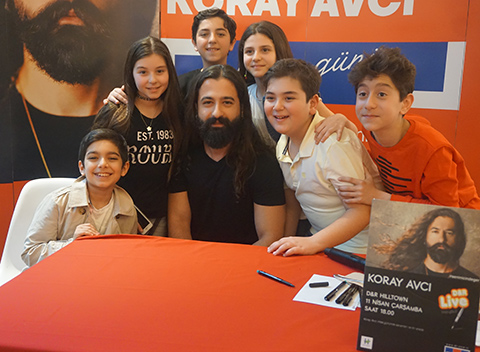 Koray Avcı... İLK İMZA GÜNÜNDE YOĞUN İLGİ!