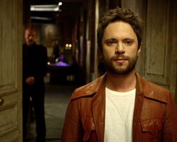 Özgün... "TEK ELLE KOPÇA ÇÖZÜP ÖPMEYİ DE BİLİRİM"!