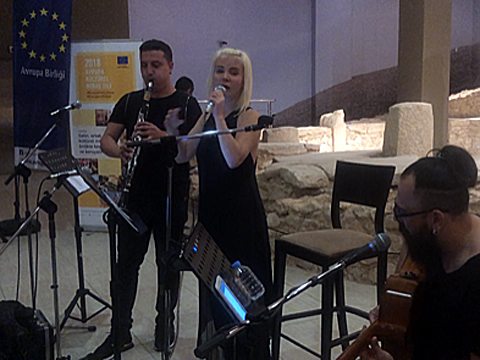 Ömür Gedik... AVRUPA BİRLİĞİ İÇİN GÖBEKLİTEPE'DE KONSER!