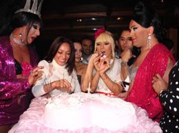 Demet Akalın... YENİ YAŞINA ÇILGIN BİR PARTİYLE GİRDİ...