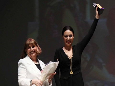 24.Bedia Muvahhid Ödülü... BU YIL PELİN BUDAK'A VERİLDİ!..