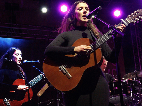 Nessi Gomes… SPİRİTÜEL MÜZİĞİN ÖDÜLLÜ İSMİ İSTANBUL’A GELİYOR!