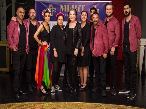 Suzan Kardeş... MONTENEGRO'DA İLK SAHNE!..