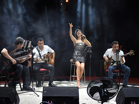 Funda Arar...BODRUM'U KASIP KAVURDU!