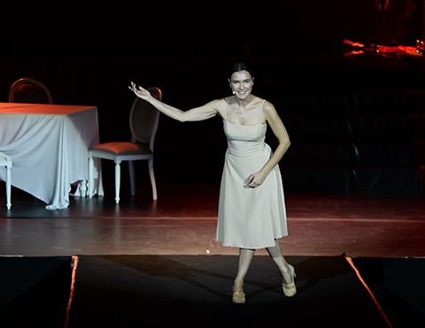 MÜZEYYEN SENAR’IN 100. YAŞI HARBİYE’DE KUTLANDI!