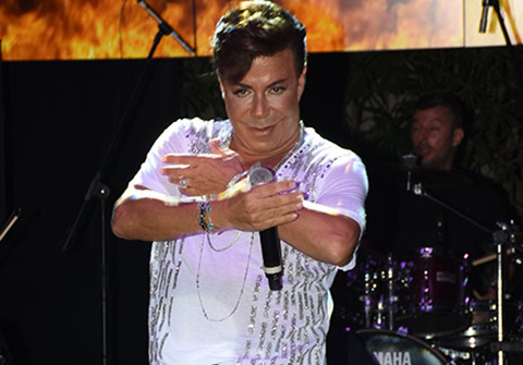 Fatih Ürek...AYAĞININ TOZUYLA 'SAHNE'DE!