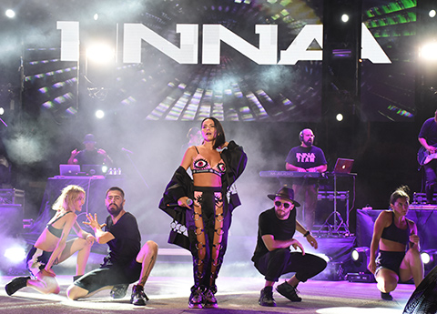 İnna... İSTANBUL'DAN SONRA BODRUM'U DA BÜYÜLEDİ!