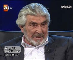Erdal Özyağcılar... DEKOR VE KOSTÜM AŞKI YÜZÜNDEN OYUNCU OLMUŞ!