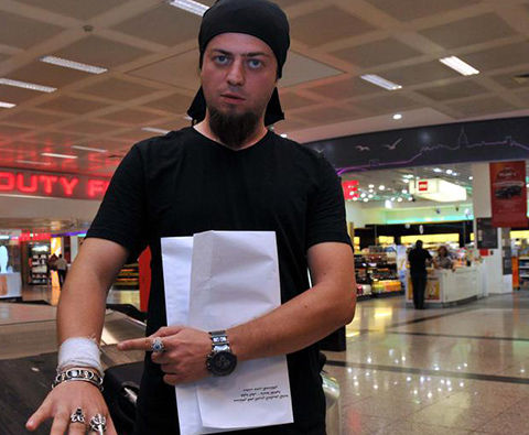 Aref... SAĞLIĞINA KAVUŞTU, YURDA DÖNDÜ!