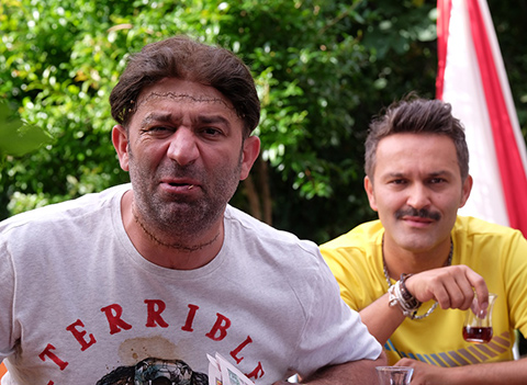 Canavar Gibi... AFİŞİ GÖRÜCÜYE ÇIKTI!