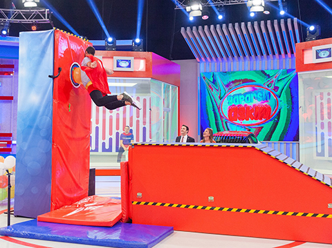 Yaparsın Aşkım... ARABA İÇİN 'UÇAN ADAM'!