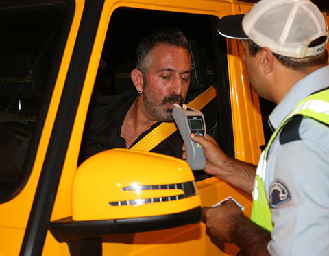 Cem Yılmaz... 'ÜFLEDİ' TEMİZ CIKTI!