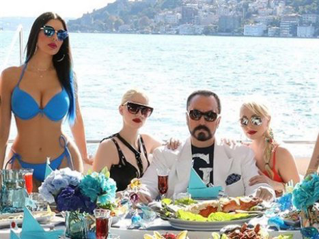 Adnan Oktar... KEDİCİKLERLE İLİŞKİ KURUP KURMADIĞI DNA TESTİ İLE İNCELENECEK!