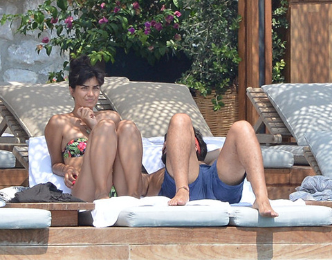 Tuba Büyüküstün... PLAJDAKİ FOTOĞRAFLARA AÇIKLAMA!