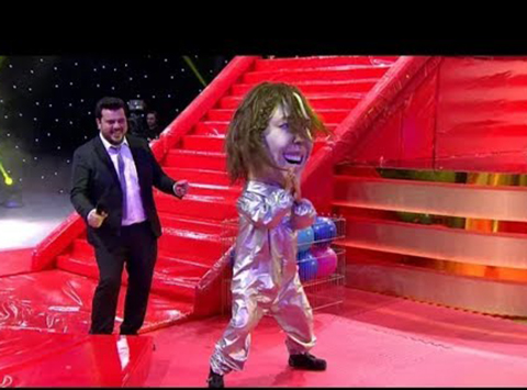 Şöhret Kafası... HÜLYA AVŞAR ZUMBA YAPARSA!