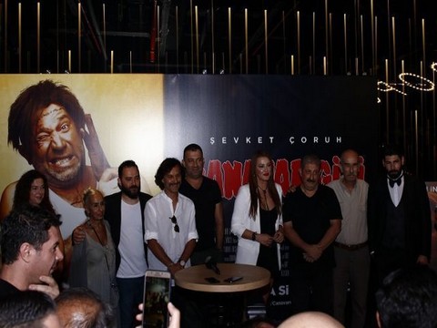 Canavar Gibi... FANTASTİK KOMEDİ FİLMİNİN GALASINA YOĞUN İLGİ!..