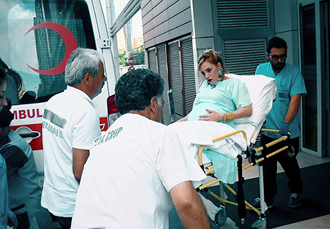 Gelinim Mutfakta... STÜDYODAN DOĞUMA!