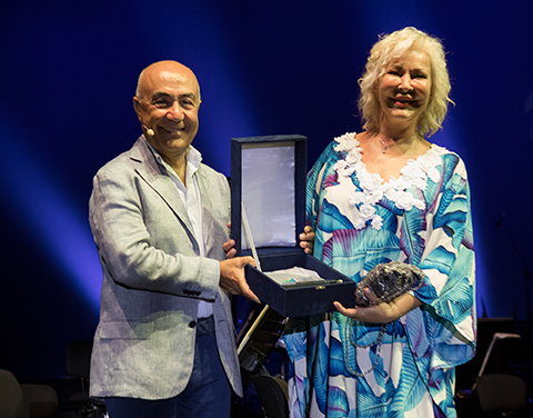 14. Bodrum Müzik Festivali... ONUR ÖDÜLÜ GÜLSİN ONAY'A!