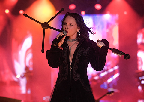 Şebnem Ferah...YALOVA'DA ON BİN KİŞİLİK ROCK KOROSU!