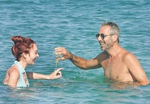 Lindsay Lohan... DÜNYA STARI BİR YENGE DAHA!