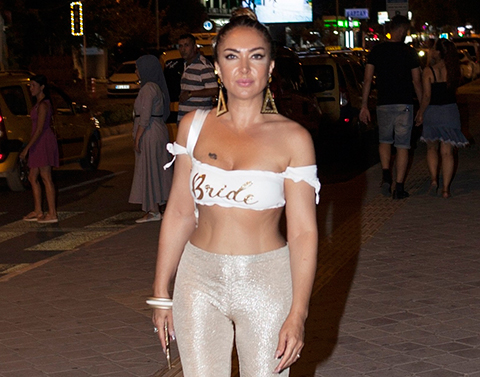 Reyhan Cansu... KENDİNE BAKTIRMAYI BİLİYOR