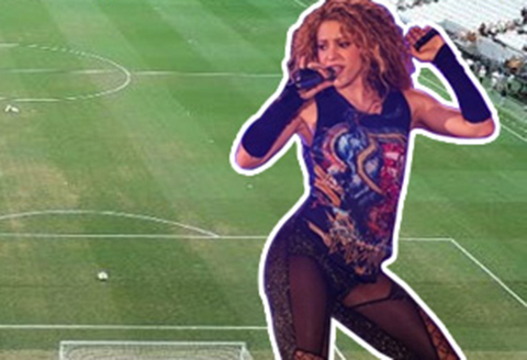 Shakira... ÇİMLERİ O BOZMAMIŞ!