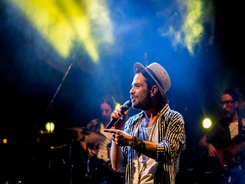 Kenan Doğulu... BODRUM'DA DENİZ ÜZERİNDE KONSER!..