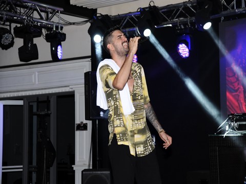 İdo Tatlıses... HEM HALAY ÇEKTİ HEM KANGURU DANSI YAPTI!..