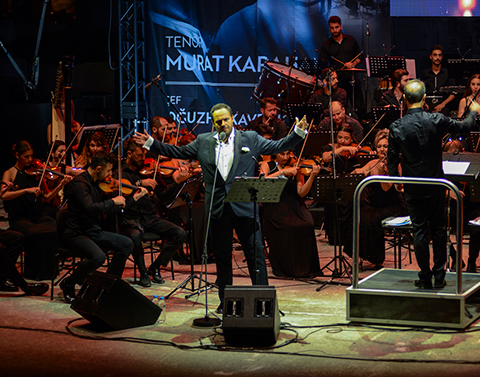 Murat Karahan...BODRUM'U ZEKİ MÜREN ŞARKILARIYLA İNLETTİ!