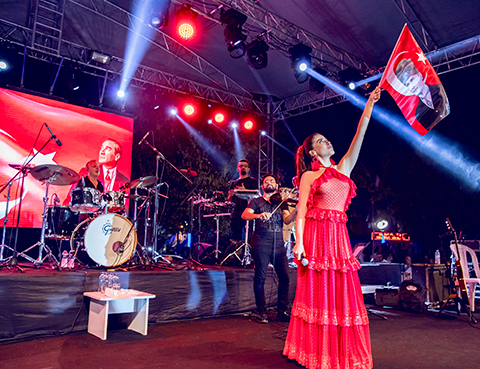 Burcu Güneş... ZAFER KIRMIZISI BÜYÜLEDİ!