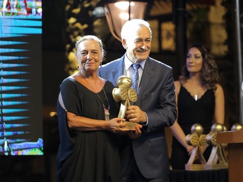 Ayten Uncuoğlu... USTA SANATÇIYA İZMİR'DEN ÖZEL ÖDÜL!..