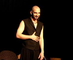 Joker Abdul... SAHNE ÜZERİNDE TEK KİŞİ OLDUĞUNA İNANAMAYACAKSINIZ!