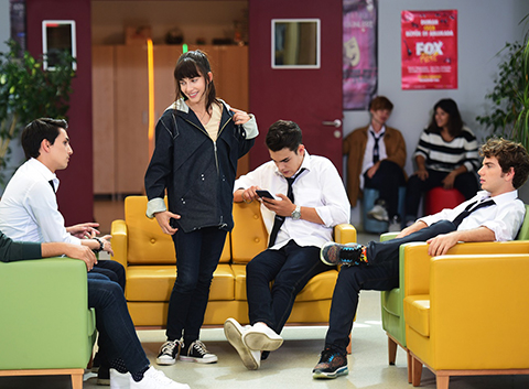 4N1K İlk Aşk...BARIŞ YÜZÜNDEN YAPRAK’IN ÇETE İLE ARASI AÇILIYOR.