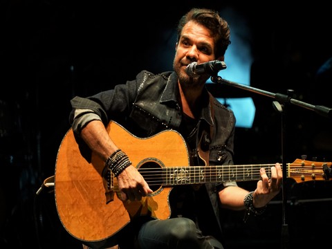 Kenan Doğulu... BODRUM'DA CAZ RÜZGARI!..