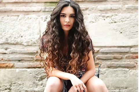 Ebru Şahin... İSTANBUL'LU GELİN'DEN YASAK ELMA'YA!