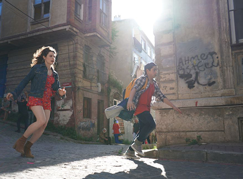 Bücür... ESAS KIZ İŞ BAŞINDA!