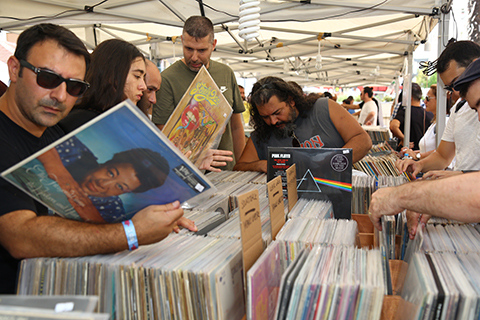 Kadıköy Plak Günleri... NOSTALJİK ETKİNLİĞE YOĞUN İLGİ!