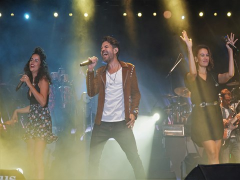 Kenan Doğulu... İZMİR'LİLERİ COŞTURDU!..