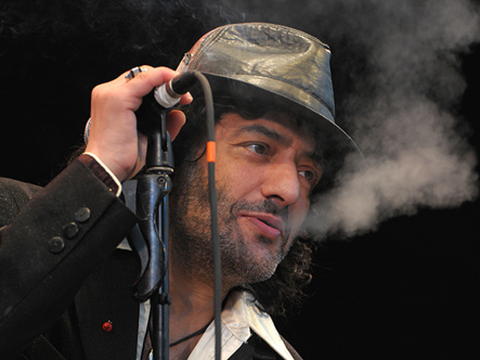 Rachid Taha... CEZAYİRLİ ŞARKICI HAYATINI KAYBETTİ!