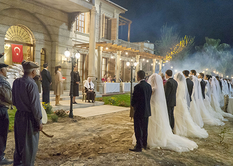 Bir Zamanlar Çukurova...YILMAZ VE ZÜLEYHA ÇİFTLİKTE İŞE BAŞLAR!!