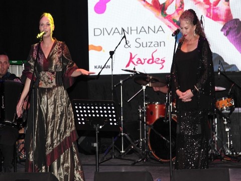Suzan Kardeş - Divanhana... "KARDEŞ" OLDULAR!..