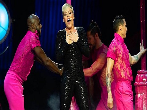 Pink'in Klibi RTÜK'e Takıldı... "HOMOSEKSÜEL DANS FİGÜRLERİ BARINDIRIYOR"!..