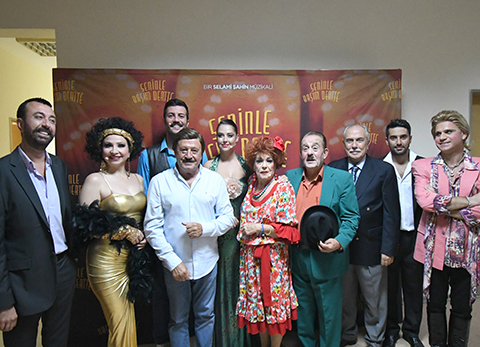 Seninle Başım Dertte... İZMİR’DE 38 YIL SONRA MÜZİKAL COŞKUSU YAŞANDI!