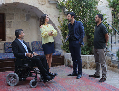 Aşk ve Mavi... ZOR GÜNLER KAPIDA!