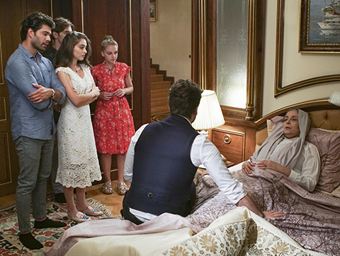 Elimi Bırakma... FERİDE HANIMIN DÜNYASI BAŞINA YIKILIR!